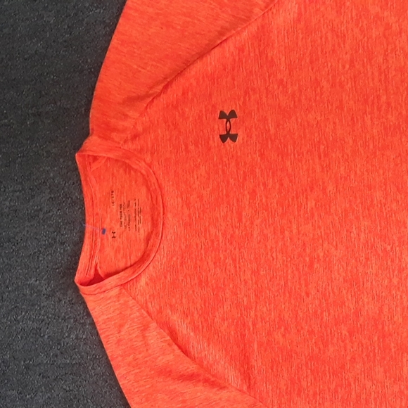 UNDER ARMOUR SHIRT. - Picture 2 of 4